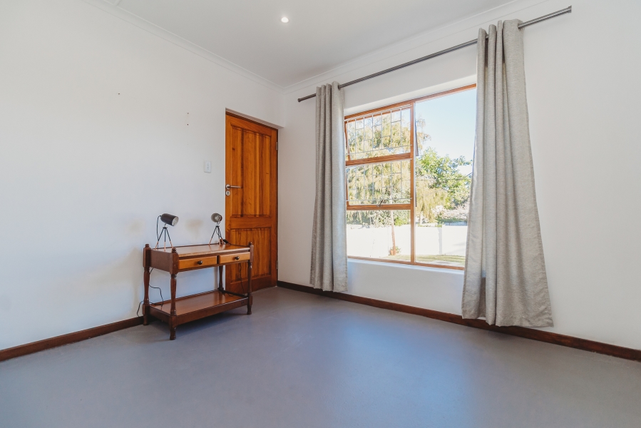 7 Bedroom Property for Sale in Loerie Park Western Cape